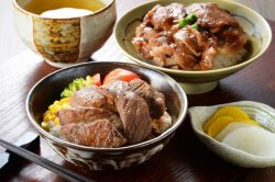 画像1: 北海道産　牛ステーキ丼＆豚丼